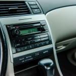 does 2007 toyota avalon have aux input